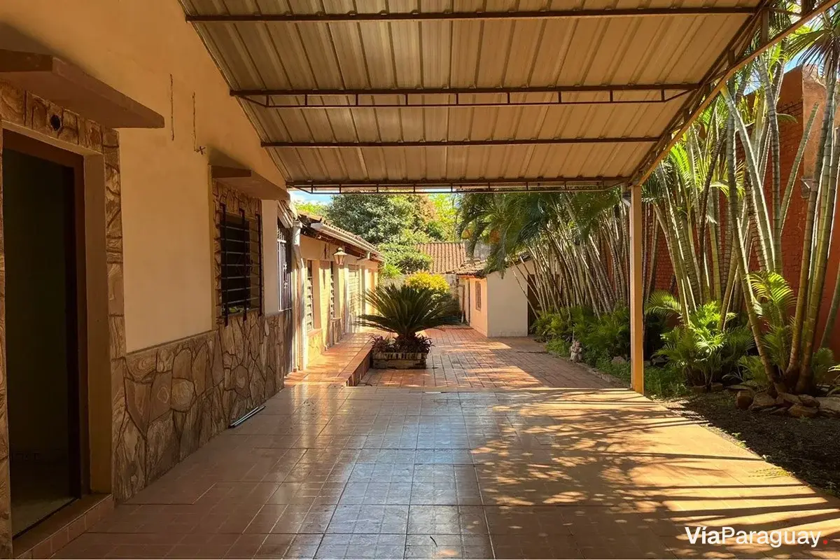 Casa à venda com 3 dormitórios em Luque