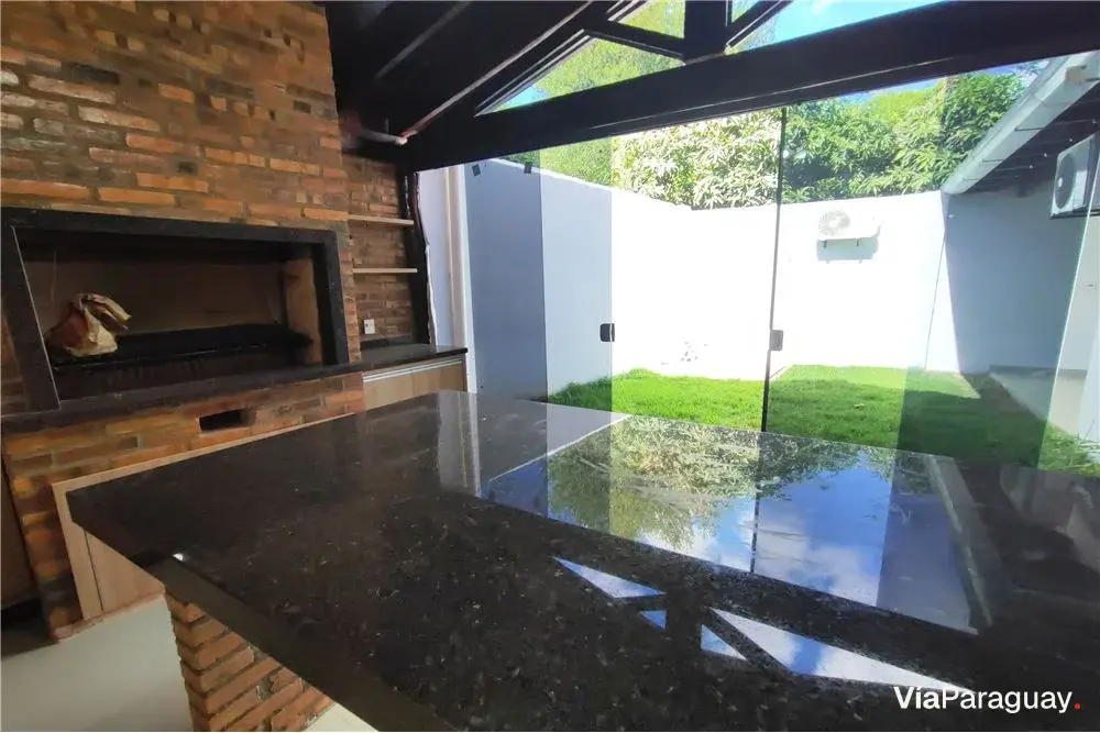 Casa en venta con 3 habitaciones en suite en Estanzuela