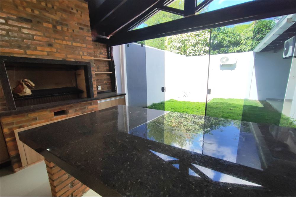 Casa en venta con 3 habitaciones en suite en Estanzuela
