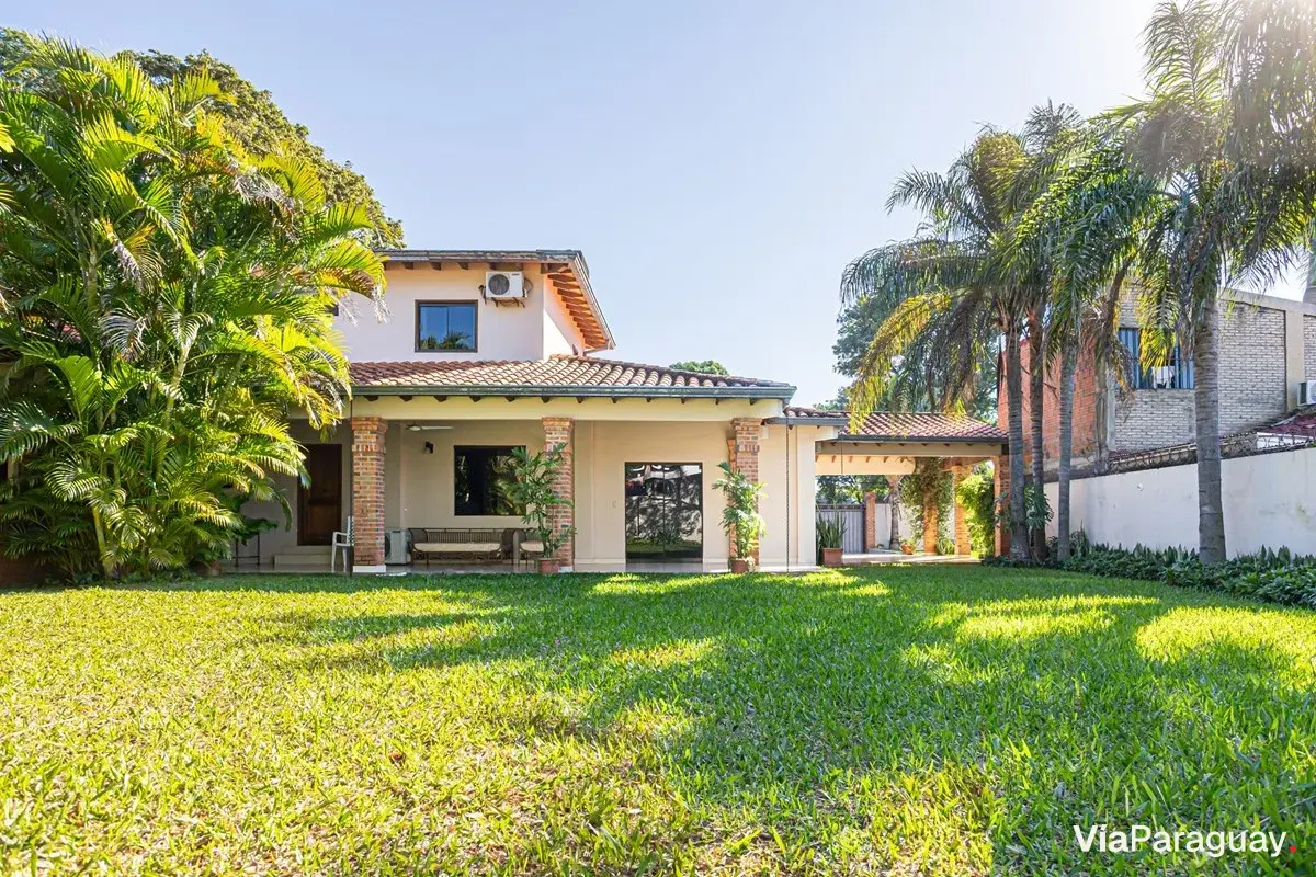 House for sale with 4 bedrooms in Lambaré, Kennedy neighborhood