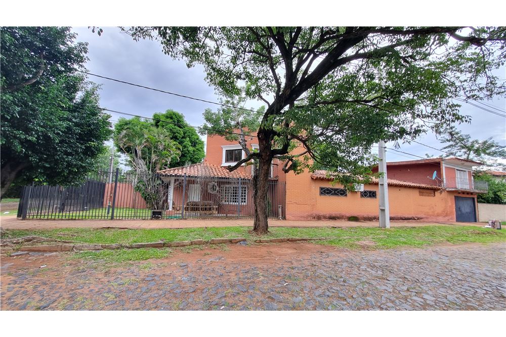 House for sale with 5 bedrooms in Itá Enramada, Asunción