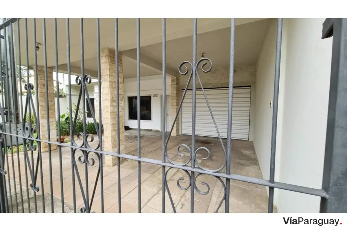 Casa en venta con 5 dormitorios en Republicano, Asunción