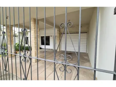 Casa en venta con 5 dormitorios en Republicano, Asunción