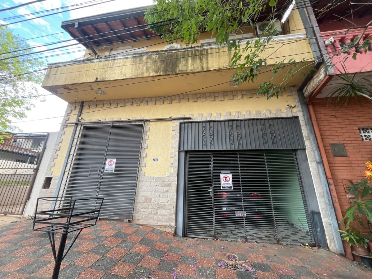 Casa en venta con 5 o más dormitorios en Tacumbú, Asunción