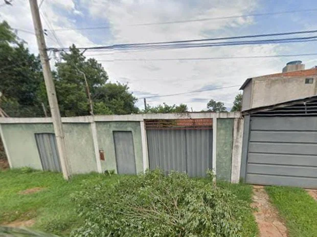 Casa à Venda com Amplo Terreno no Bairro San Isidro, Encarnación