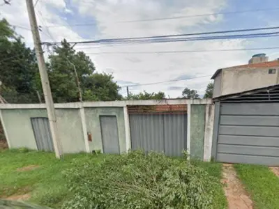 Casa à Venda com Amplo Terreno no Bairro San Isidro, Encarnación
