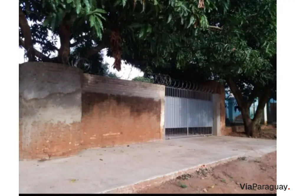 Casa en venta con amplio terreno en Capiatá