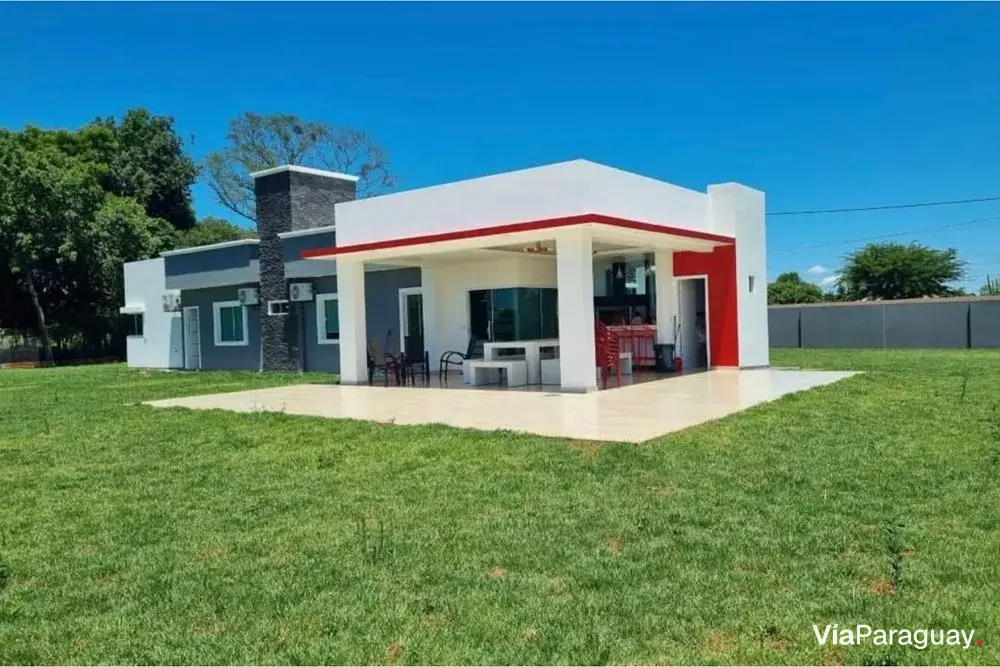 Casa à venda com amplo terreno em Edelira, Itapúa