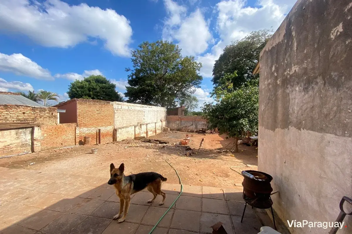 Casa à venda com amplo terreno em Lambaré, San Roque González