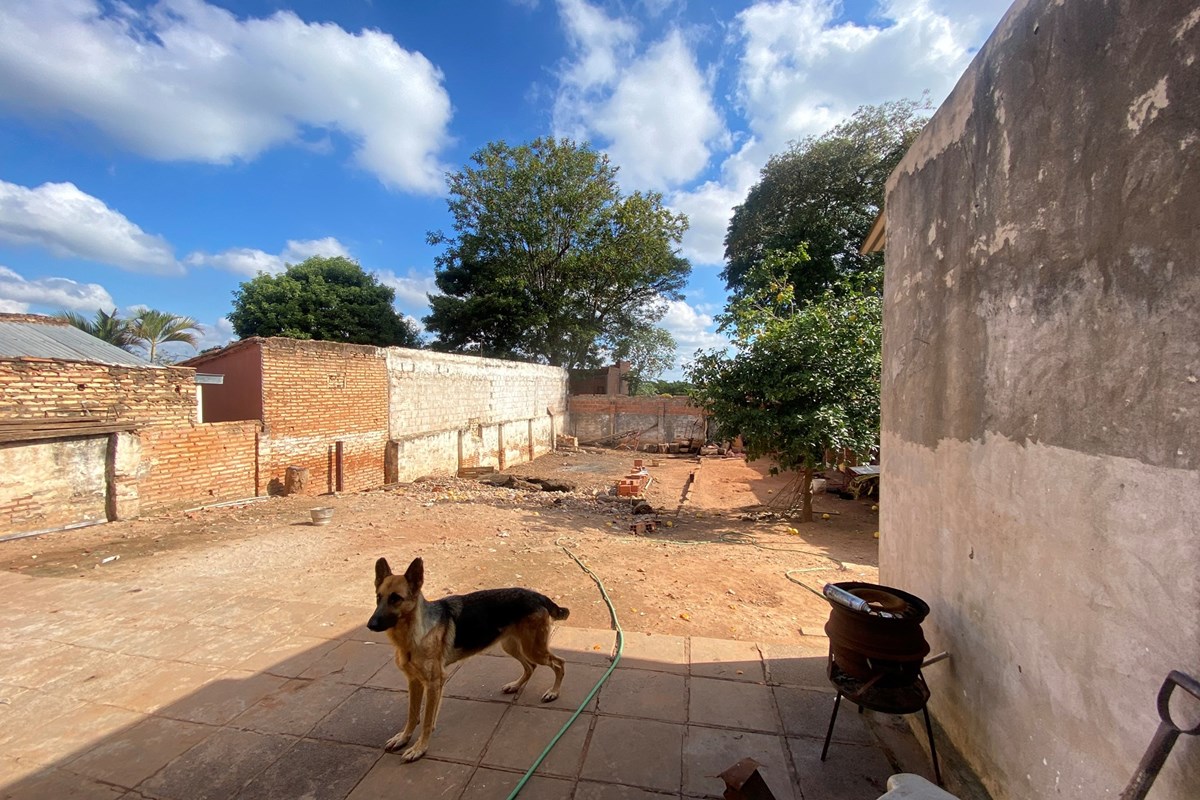 Casa à venda com amplo terreno em Lambaré, San Roque González