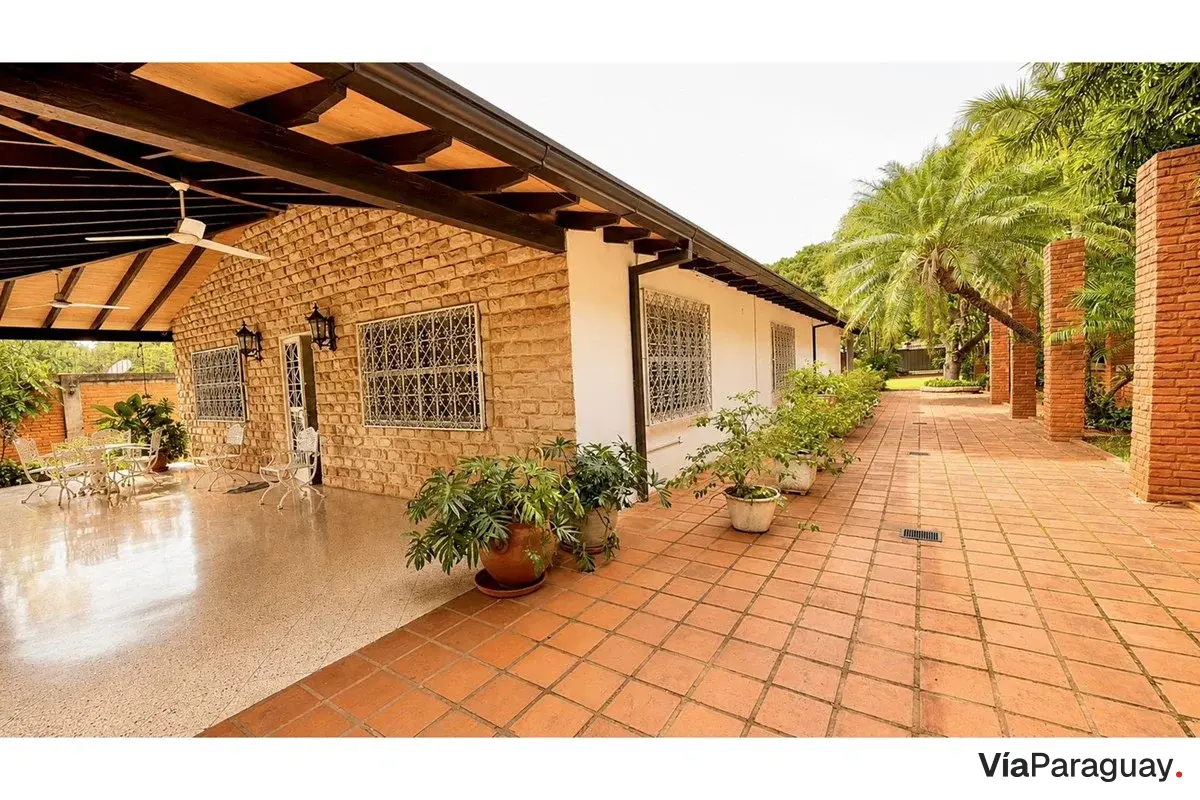 House for sale with large lot in Ñemby