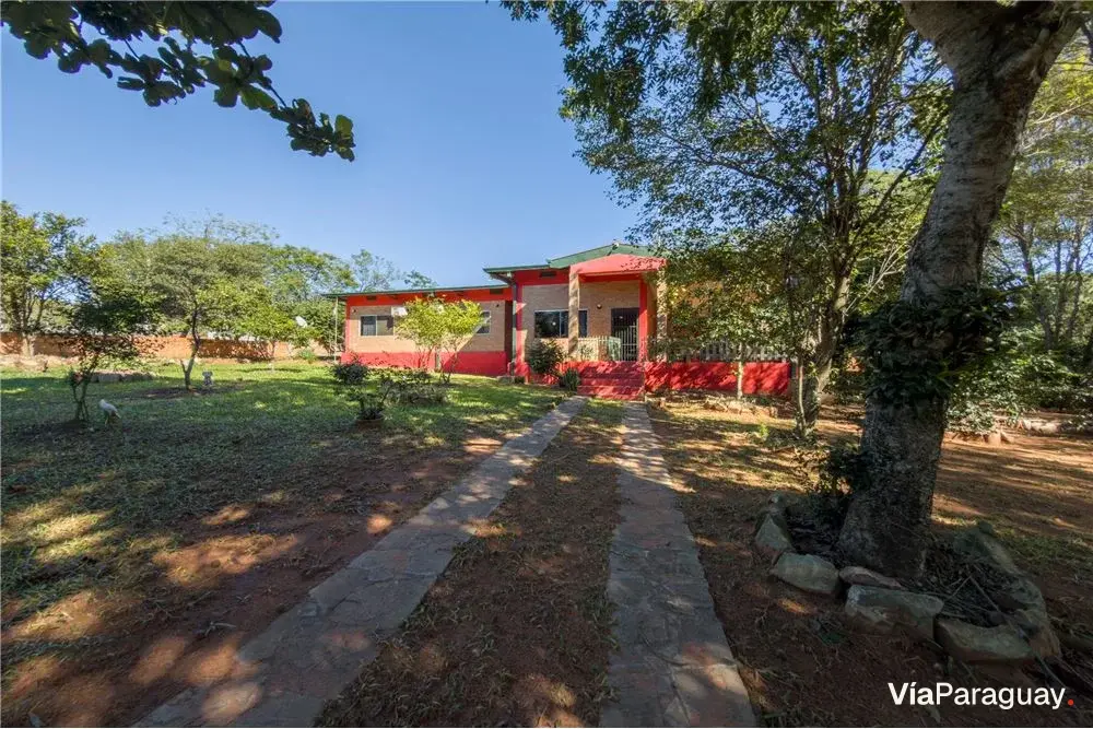 Casa en venta con amplio terreno en Nueva Colombia