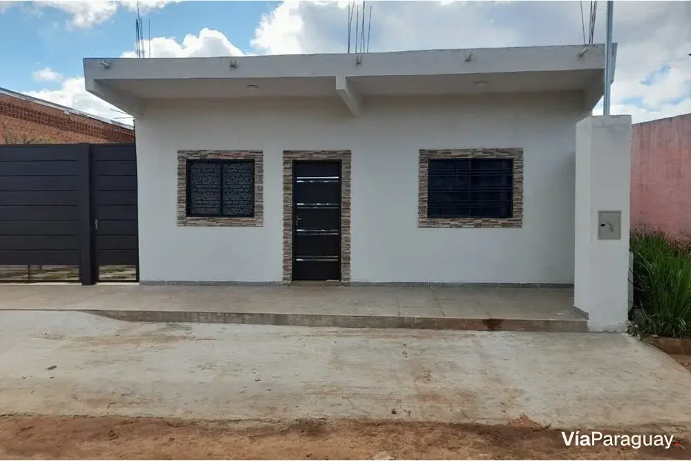Casa en venta con amplio terreno en Rincón, Ñemby