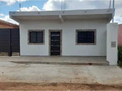 Casa en venta con amplio terreno en Rincón, Ñemby