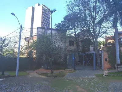 Casa à venda com amplos espaços na exclusiva zona Molas López