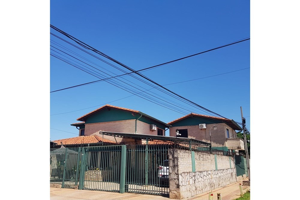 Casa en venta con apartamento independiente en Mariano Roque Alonso