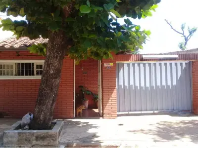 Casa en venta con departamento en barrio Republicano