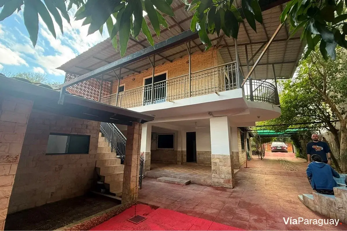 Casa en venta con departamento independiente en San Lorenzo