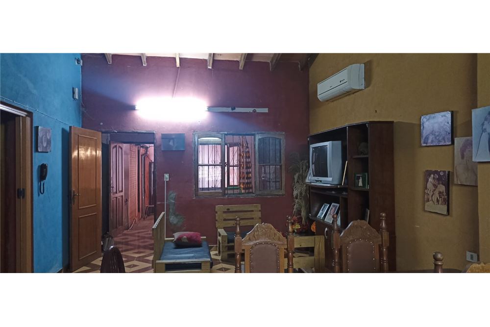 Casa en venta con dos salones comerciales en Ñemby