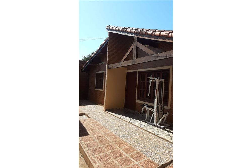 Casa à venda com duas moradias em Padre Bolik