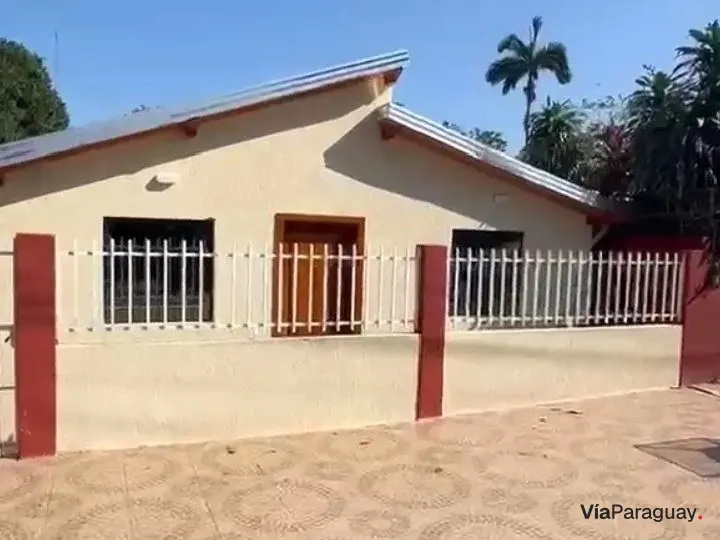 Casa en venta con dos viviendas en San Roque González