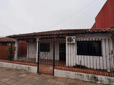 Casa à venda com duas residências independentes em Fernando de la Mora