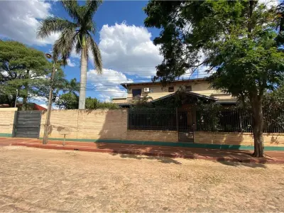 Casa en venta con gran terreno en Fernando de la Mora