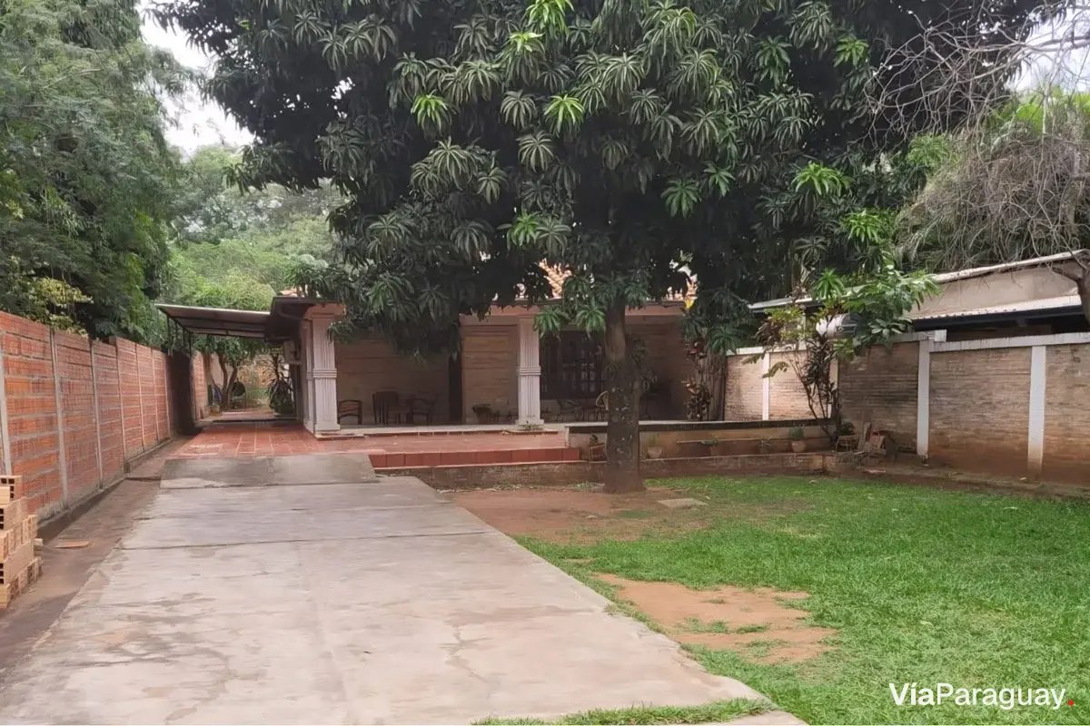 House for sale with large lot in Laguna Sati