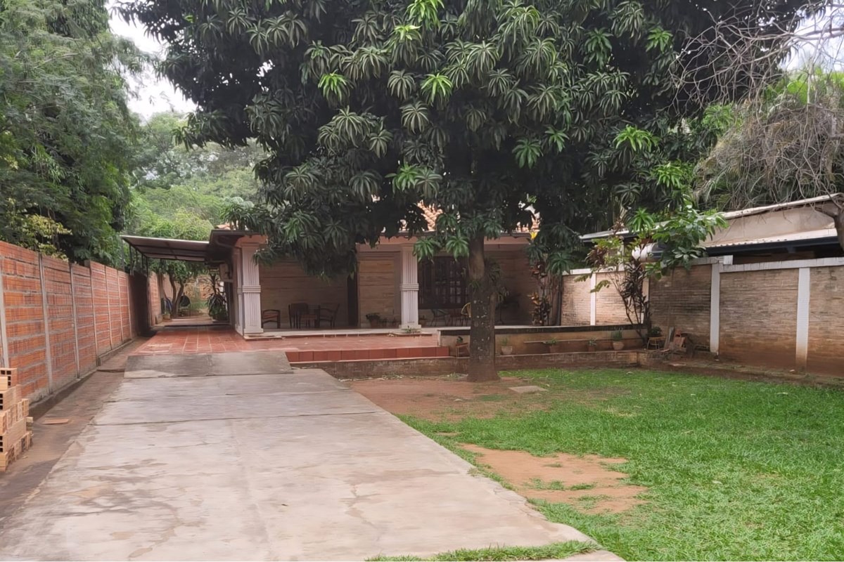 House for sale with large lot in Laguna Sati