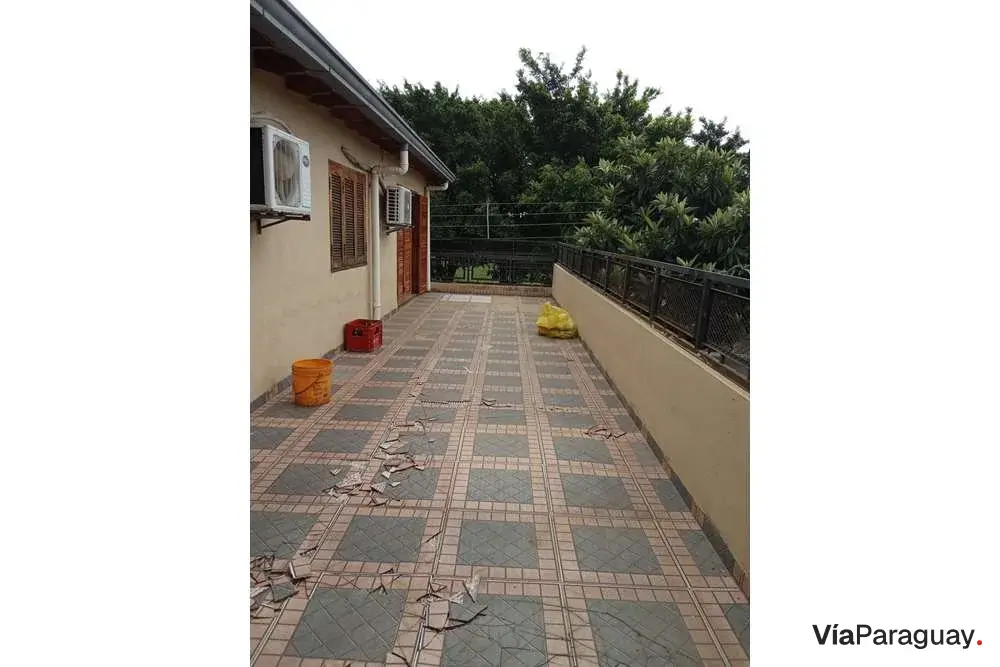 Casa à venda com espaço comercial em Emboscada, Cordillera