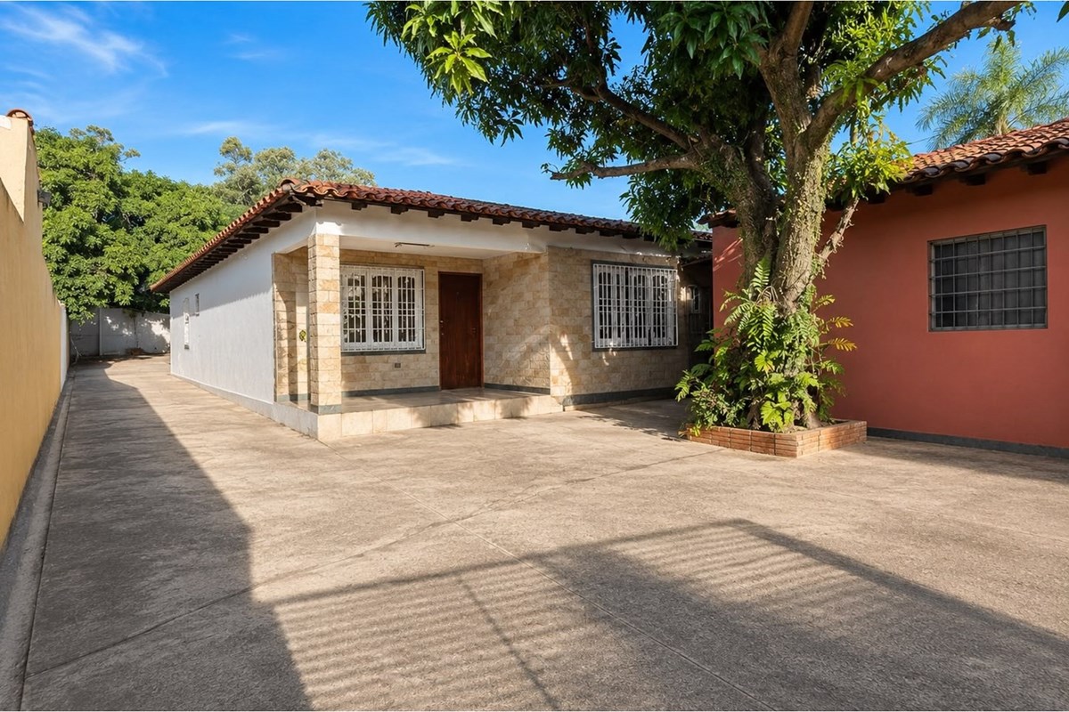 Casa à venda com espaço comercial em Laurelty, Luque