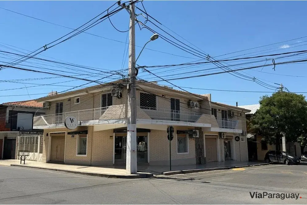 Casa en venta con locales y departamentos en La Encarnación