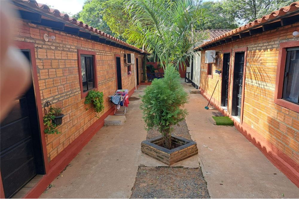 Casa à venda com monoambientes em Capiatá