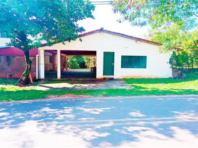 Casa en venta con piscina en Areguá, Kokue Guasu