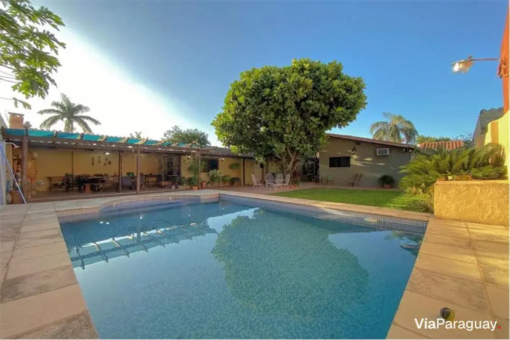 Casa en venta con piscina en Barrio San Pablo, Asunción