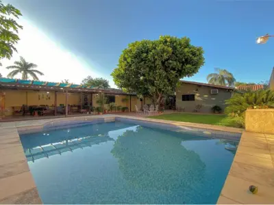 Casa en venta con piscina en Barrio San Pablo, Asunción