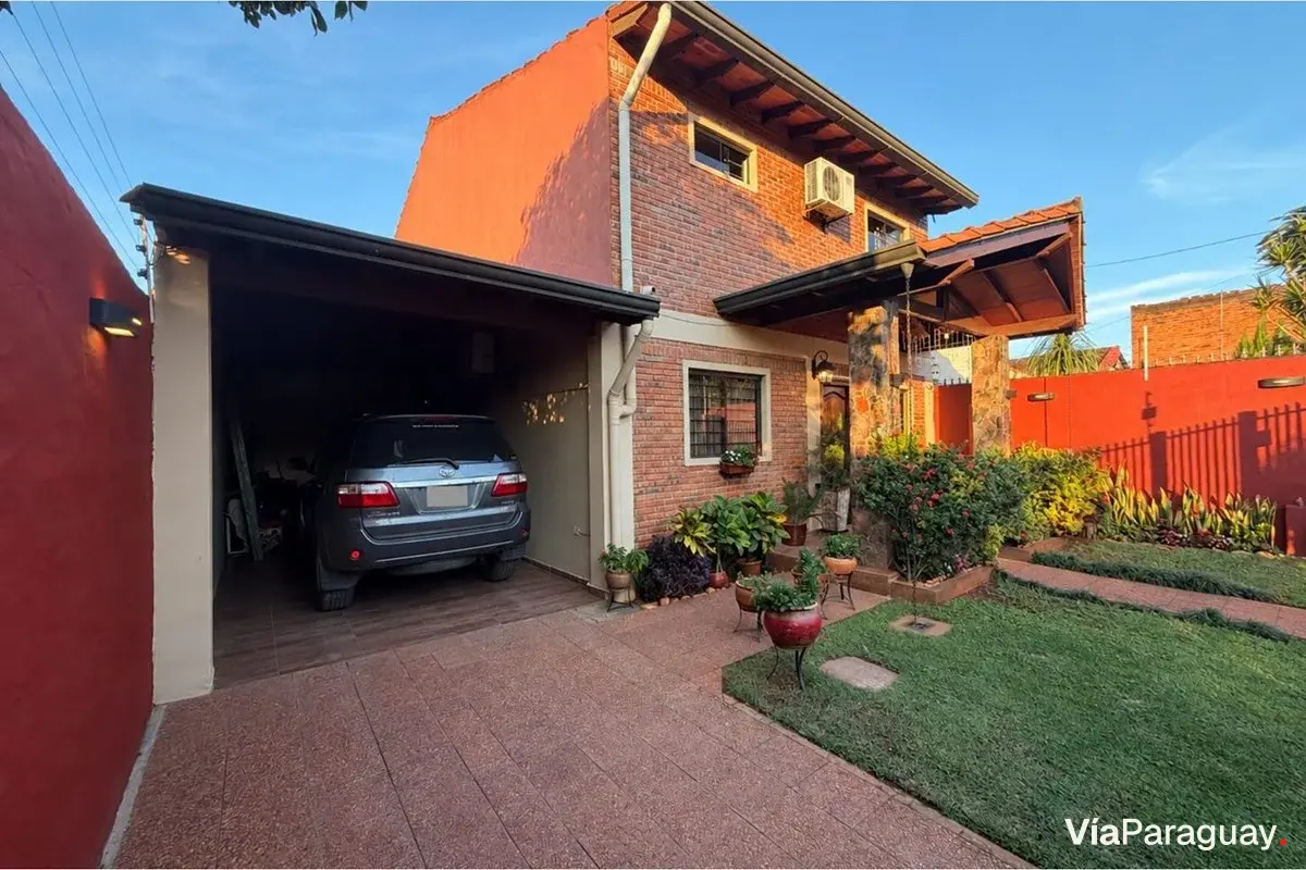 House for sale with pool in Bernardino Caballero