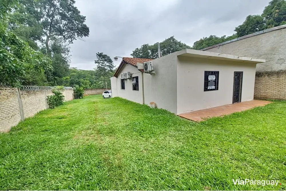 House for sale with pool in Capiatá