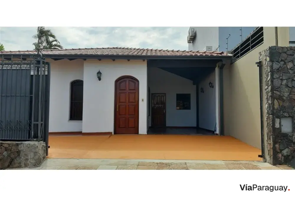 Casa à venda com piscina em Encarnación, Itapúa