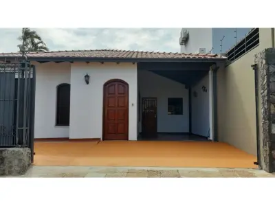 Casa à venda com piscina em Encarnación, Itapúa