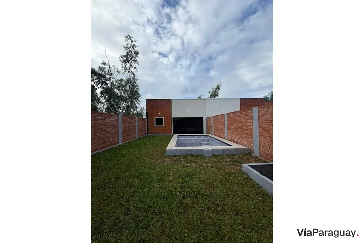 Casa à venda com piscina em Hugua Hu, Ypacaraí