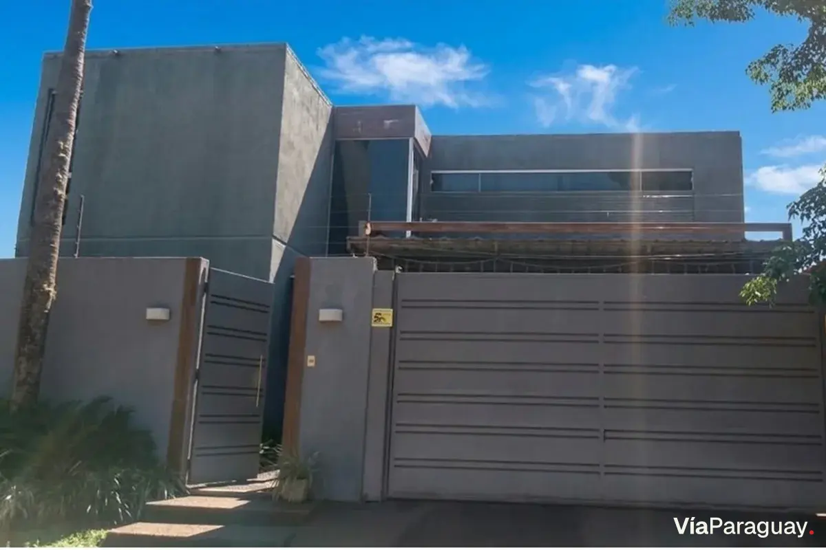House for sale with pool in Itauguá, Central