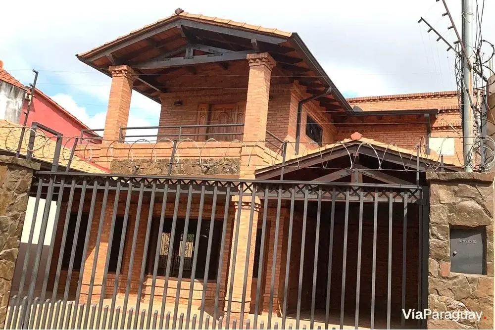 Casa à venda com piscina em Lucerito, San Lorenzo