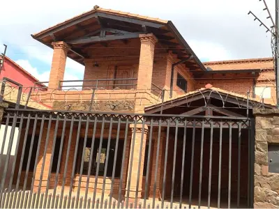 Casa à venda com piscina em Lucerito, San Lorenzo