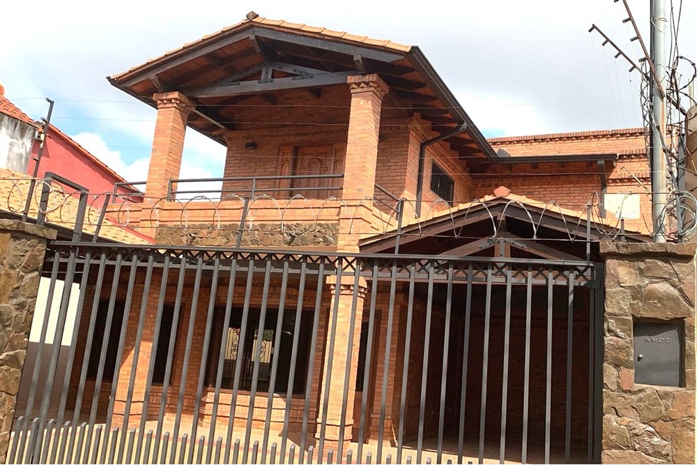 Casa à venda com piscina em Lucerito, San Lorenzo