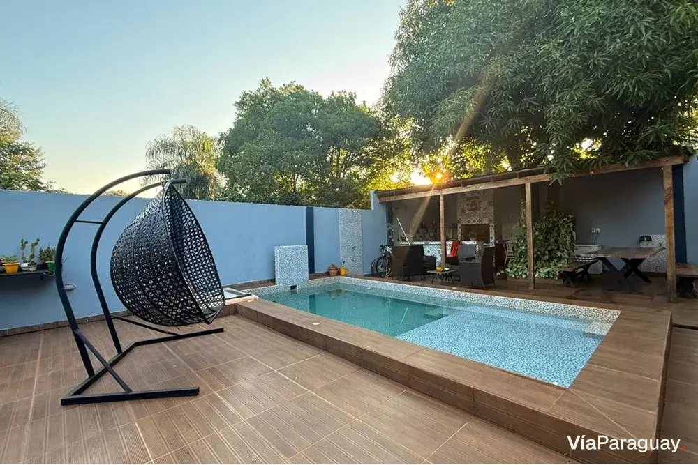 Casa à venda com piscina em San Juan del Paraná, Itapúa