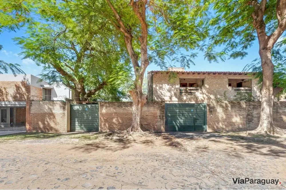 Casa à venda com piscina em Santa Librada, Assunção