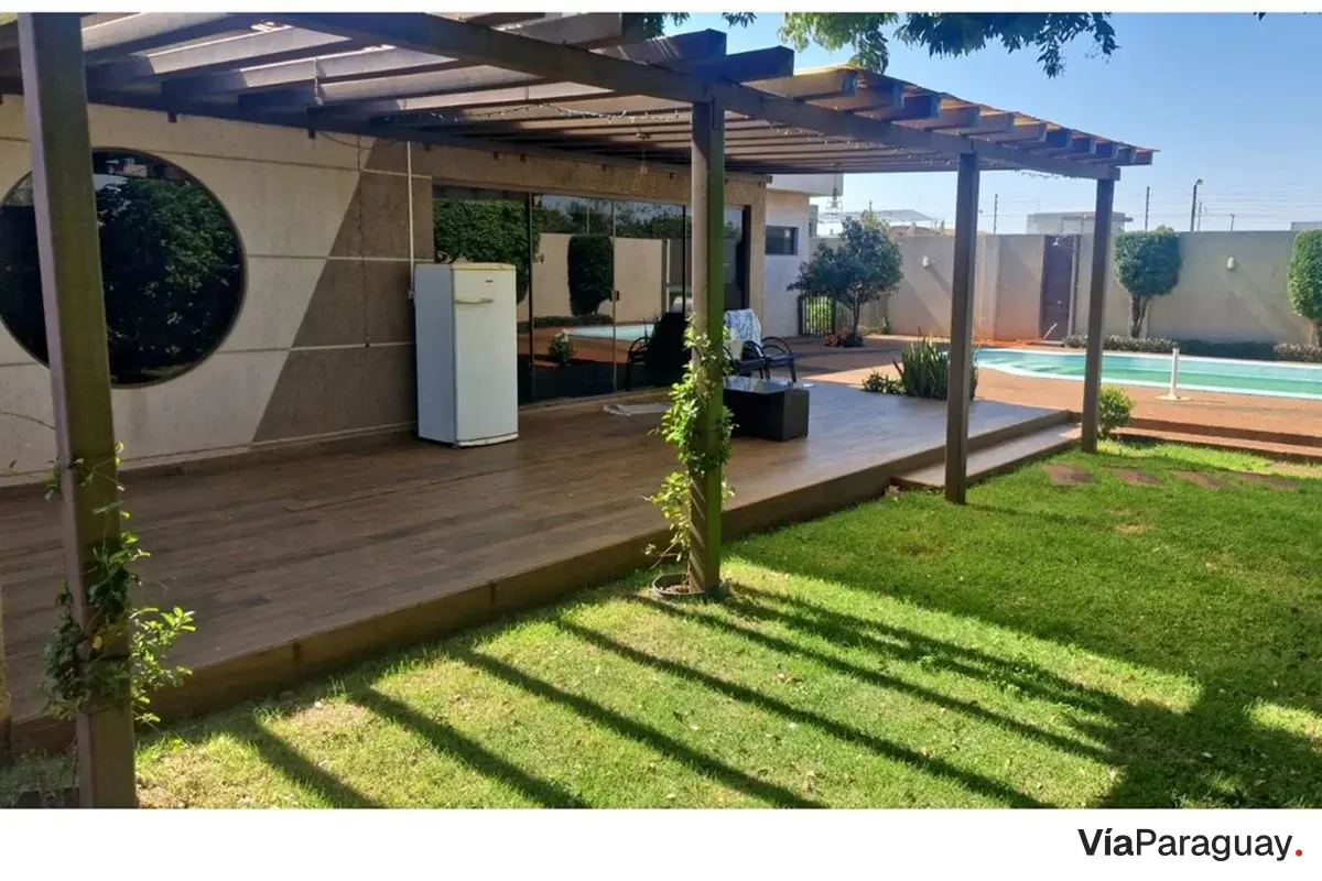 Casa à venda com piscina em Santa Rita, Alto Paraná