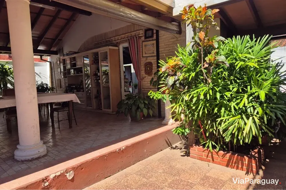 Casa à venda com piscina em Santísima Trinidad