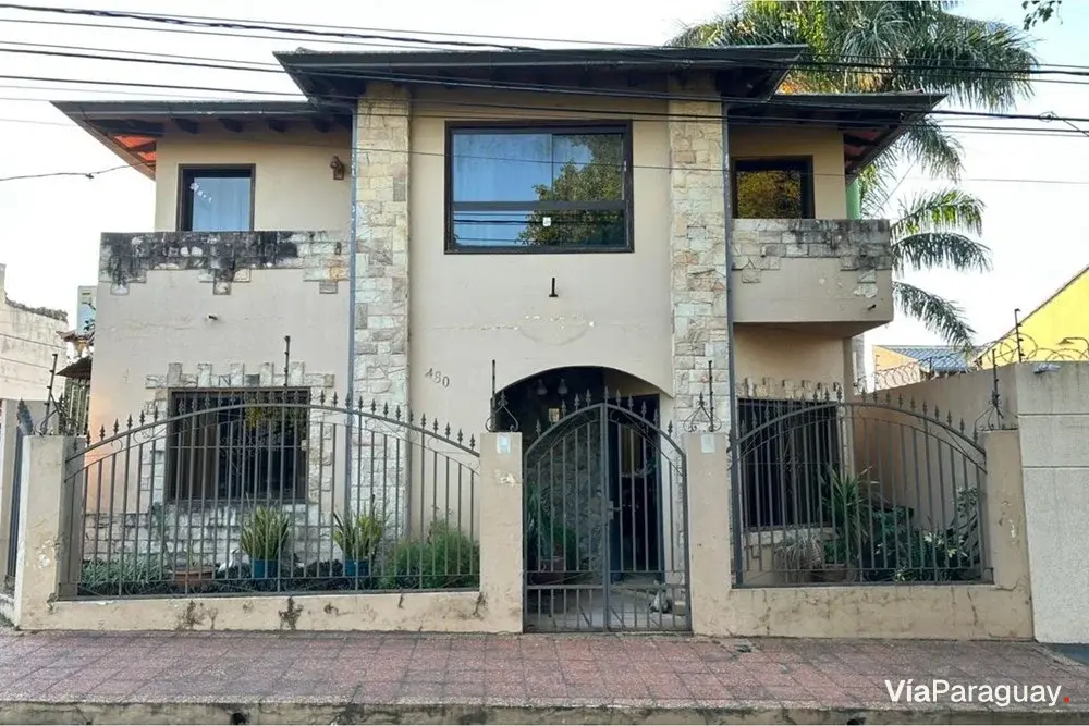 Casa à venda com piscina em Valle Apu'a I, Lambaré